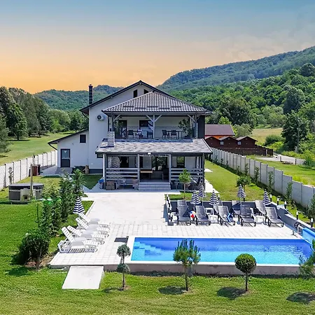 Casa Patry Gæstehus Călimăneşti